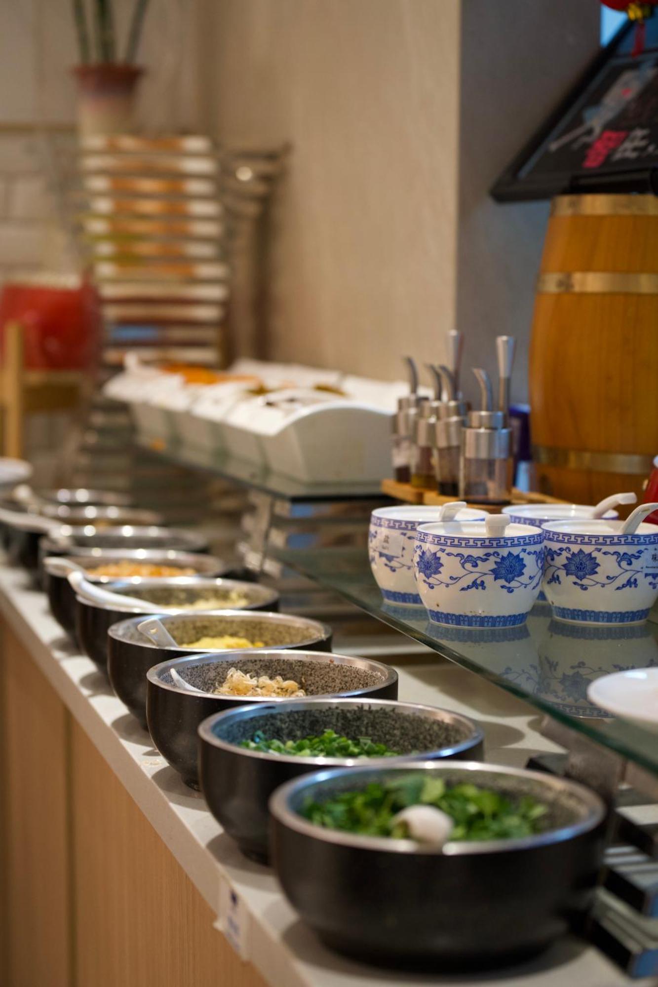 Holiday Inn Express Chengdu Tianfu Square By Ihg - Chunxi Road And Kuanzhai Alley Ngoại thất bức ảnh