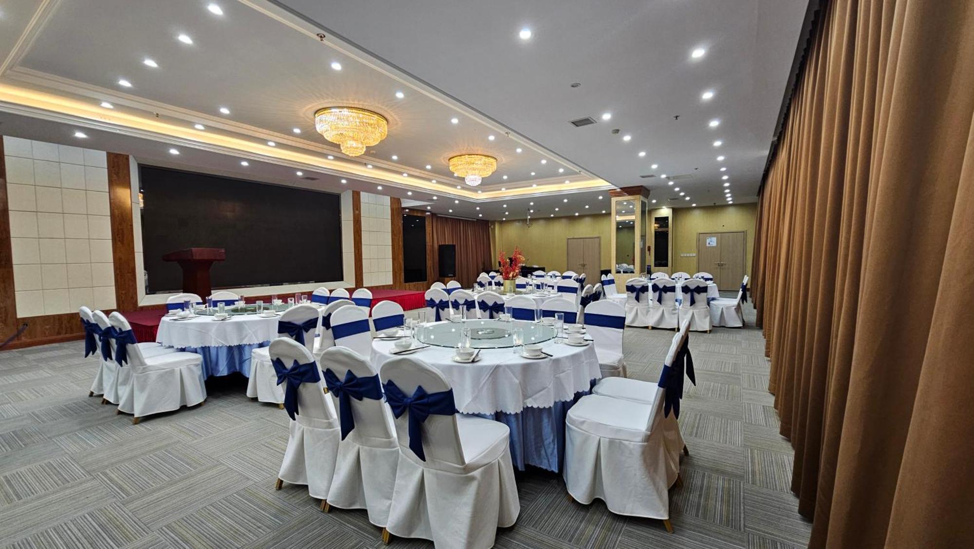 Holiday Inn Express Chengdu Tianfu Square By Ihg - Chunxi Road And Kuanzhai Alley Ngoại thất bức ảnh