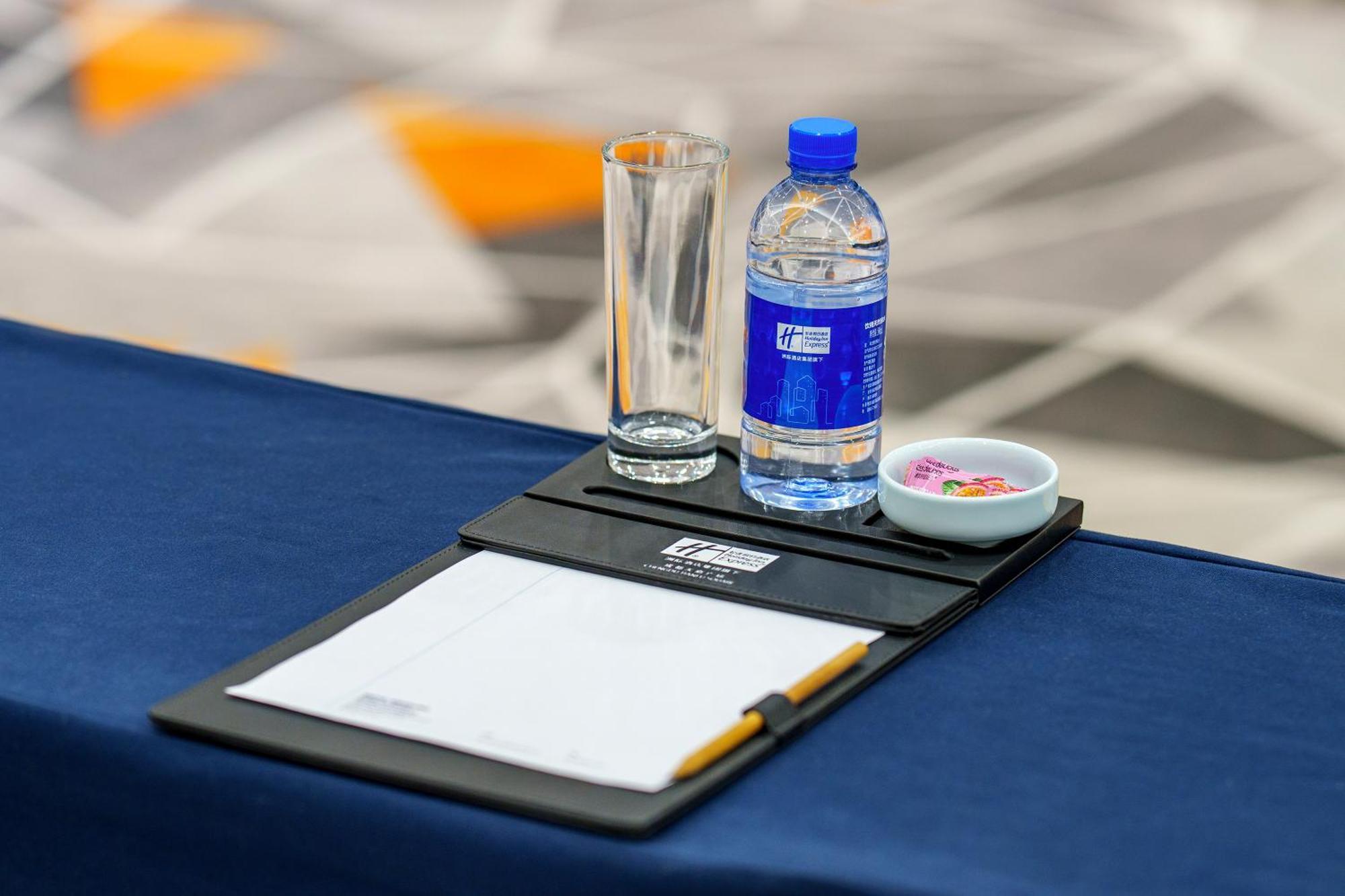 Holiday Inn Express Chengdu Tianfu Square By Ihg - Chunxi Road And Kuanzhai Alley Ngoại thất bức ảnh